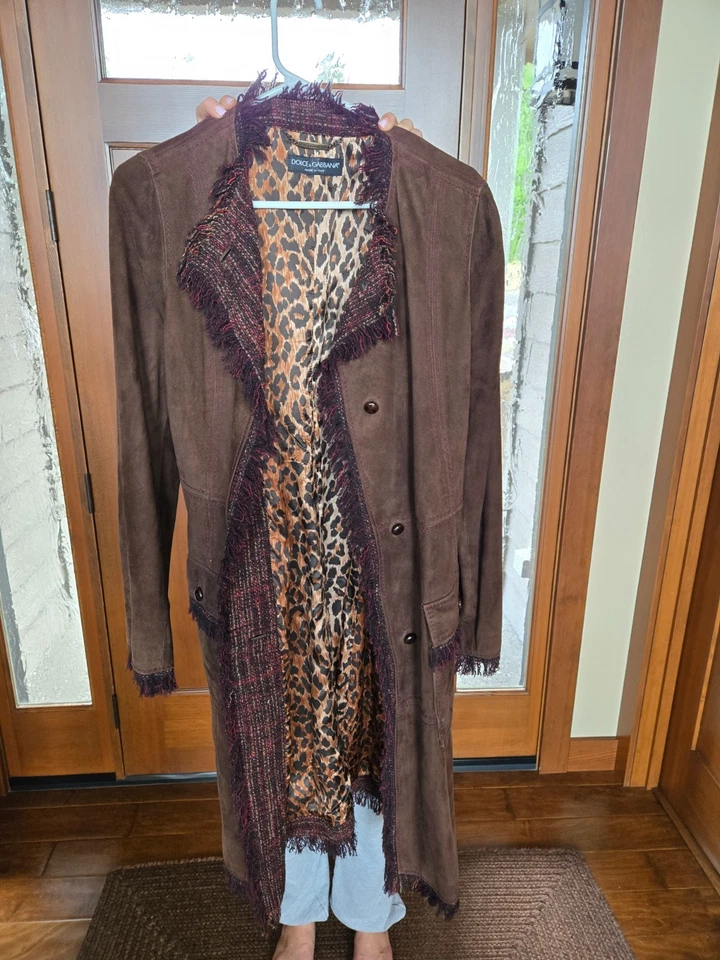 Abrigo de gamuza Dolce Gabbana vintage marrón con flecos forrado de leopardo hasta la rodilla talla 40 Foto 1 de 4