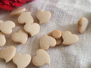 Lot 11 petits boutons vintage forme cœur idéale layette jaune 1,2 cm ref 2494 - Foto 1 di 1