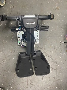 Permobil M1 power leg rest and footplate assembly elevating and articulating leg - Picture 1 of 6
