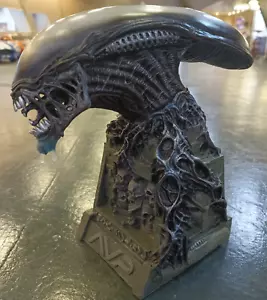 NECA Alien Bust Statue Painted Figure Resin Model H16cm Collection H6.2'' - Picture 1 of 10
