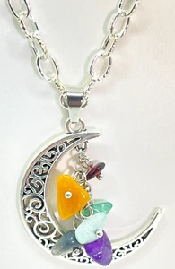 Collar antiguo plateado luna creciente (2") con variedad de astillas de gema. Cadena 20" - Imagen 1 de 7