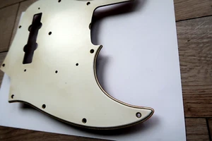 '62 -'72 Fender Jazz battipenna celluloide crema nitrato 64 anni 60 RI USA guard - Foto 1 di 13