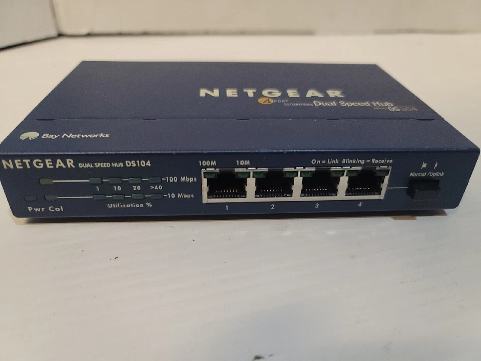 NETGEAR Dual Speed Hub - Model DS 104 - 4 Port 10/100 Mbps - NO CORDS - Image 1 of 3