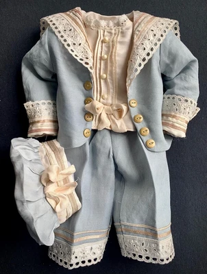 GABRIELLA'S Muñeca Vestido NIÑO Traje App. Muñeca 22 pulgadas más sombrero a juego! Foto 1 de 2