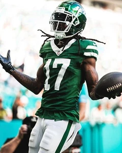 Foto de fútbol americano de la NFL Davante Adams Shrugging After a Touchdown New York Jets 8x10 - Imagen 1 de 1