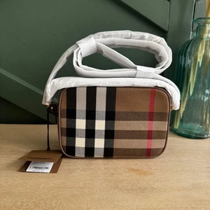NWT BURBERRY Check Camera Bag Small Grey Mink - Picture 1 of 3