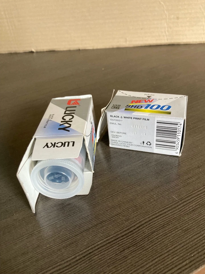 Lucky 黑白打印胶片 35 毫米 SHD100 exp2007-2 卷 — 第 1/1 张图片
