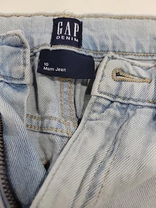 Gap Kids Denim Mom Jean Light Wash Blue Jeans size 10 - Picture 1 of 3