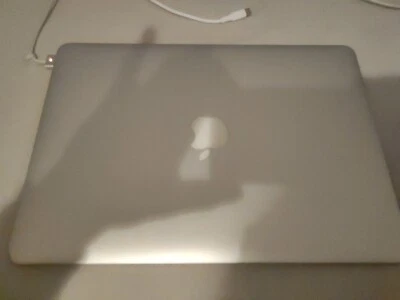 Apple MacBook Air 13 Zoll (128GB SSD, Intel Core i5 2. Gen., 1,70GHz, 4GB... - Bild 1 von 4