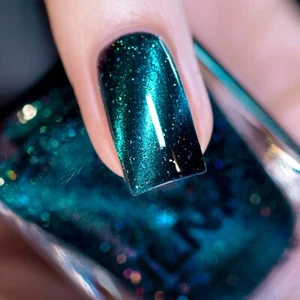 ILNP VIP - Black-Based Teal Magnetic Holographic Nail Polish - Picture 1 of 5