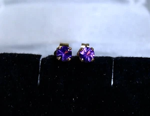Hermosos aretes solitarios redondos de amatista de oro de 14 quilates para dama de 0,40 quilates - Imagen 1 de 4
