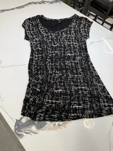 Ann Taylor Wms MED Black White Sleeveless Ruched Sides blouse stretch long EUC  - Picture 1 of 4