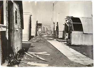 Foto de prensa Quonset NAVY cabañas en mal estado cuartel militar Alaska vintage 1949 - Imagen 1 de 2