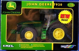 NUOVO DI ZECCA 1:32 Britains ERTL 15525 JOHN DEERE 7920 FARM 4wd TRATTORE con PESI ANTERIORI - Foto 1 di 23
