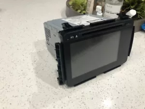 2017 - 2018 Honda Radio Head Unit HRV 39100-T8M-E55-M1 - Imagen 1 de 6