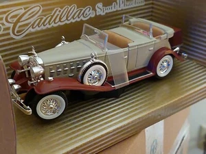 STUNNING MODEL 1932 CADILLAC SPORT PHAETON 1/32 SCALE DIECAST NIOB W/ HARNESSES - Picture 1 of 12