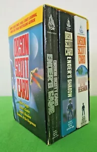 3 PB ENDER'S SAGA BOXED SET BY ORSON SCOTT CARD: GAME; SHADOW; SHADOW OF HEGEMON - Foto 1 di 7