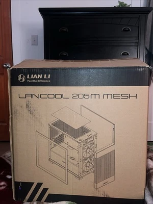 Estuche para computadora Lian Li Lancool 205M malla vidrio templado microATX torre media negro Foto 1 de 4