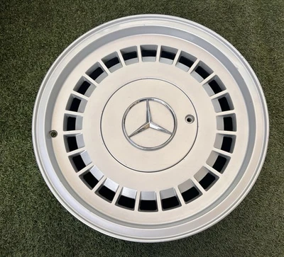 RUEDA MERCEDES 16 X8 CENTRA OEM - PLATA DE REPUESTO - W107-W126 W114 🇩🇪🇩🇪 Foto 1 de 4