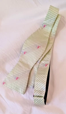 Pajarita Preppy de seda flamenca y rayas verdes/blancas con cuello nueva con caja  Foto 1 de 4