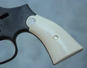 S&W K, L MARCO MARFIL EMPUÑADURAS 617, 686 CUADRADO TRASERO RESINA LISA BONITO # PLATA MED - Imagen 1 de 24