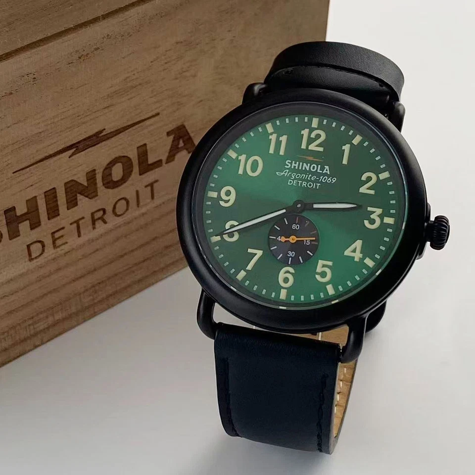 Reloj de cuarzo para hombre Shinola The Runwell 47 mm revestimiento PVD esfera verde y correa negra Foto 1 de 4