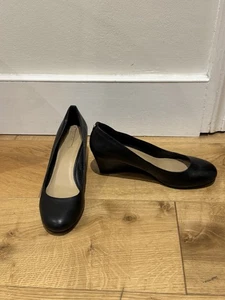 ALDO Black Leather Court Shoes Wedge Heel Slip On Size 7 UK - Picture 1 of 3