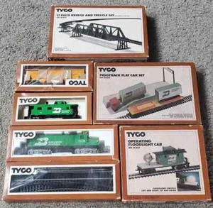 11ct TYCO TRAIN HO SCALE SETS LOOK OLDER SELLING AS IS LOOK - Picture 1 of 2