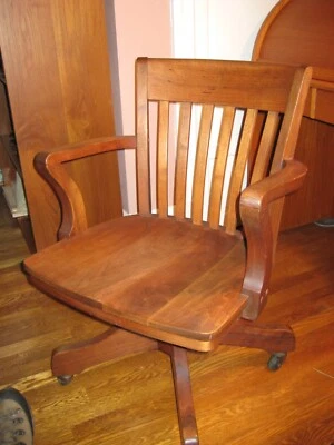 Silla de oficina de nogal macizo 1924 Foto 1 de 4