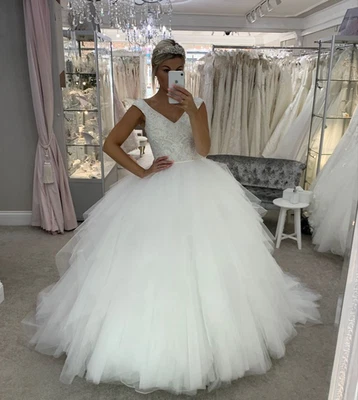 Luxury Wedding Dresses V Neck Beading Sleeveless Tulee White Ivory Bridal Gown - Image 1 of 4