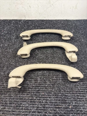 Grand Marquis/Corwn Vic Victoria 2008 manijas de agarre de techo #1887 C3 Foto 1 de 4