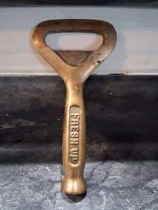 Apribottiglie Pubblicitario Vintage Ottone Massello Fresh Up 7up - Foto 1 di 8