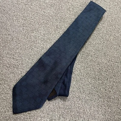 Corbata LOUIS VUITTON Logo Hombre LV Azul Oscuro Seda Genuina  Foto 1 de 3