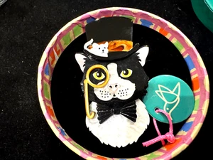 ERSTWILDER LUCIA COLLECTION - THE POSH PUSSY CAT RESIN BROOCH - Picture 1 of 3
