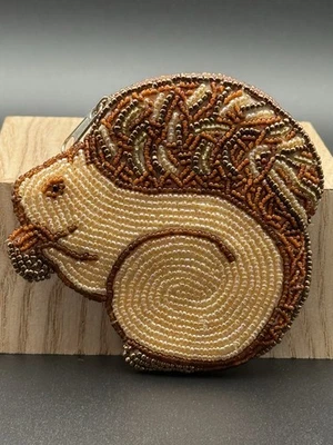 Monedero con cremallera ardilla marrón con cuentas  Foto 1 de 4