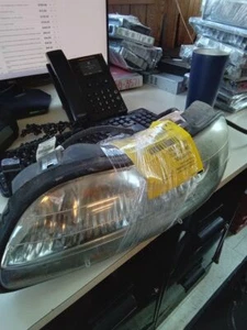 Faro de conductor VIN N 4 dígito clásico se adapta a Chevrolet Malibu 1997-2005 - Imagen 1 de 4