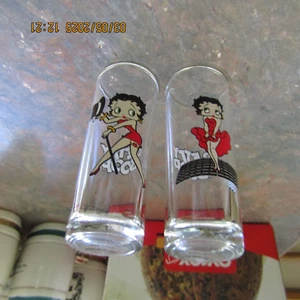 2013 Betty Boop Shot Glass's x 2 - Imagen 1 de 15