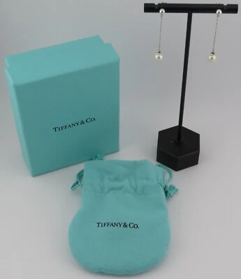 Серьги-подвески из стерлингового серебра с жемчугом 6 мм Tiffany & Co. — 1,68 грамма - Изображение 1 из 4