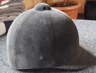 Reithelm  Reitkappe Samt Bezug Steppinnenfutter Vintage Schwarz Gr. 55 - Bild 1 von 4