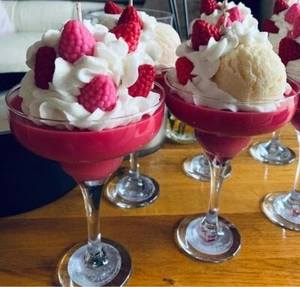 Handmade Vegan Large Margarita Glass - Strawberry Bon Bon 400ml Candle - Picture 1 of 6
