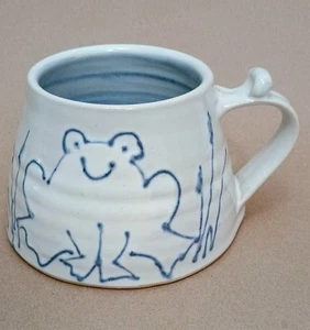 Steingut Frosch Becher Tasse handgeworfen von Judi Munn U S A Potter - Bild 1 von 11