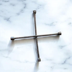 Vintage 4 Way Lug Nut Wrench X Cross Tire Wheel Car Flat Works On Most Models  - Picture 1 of 6