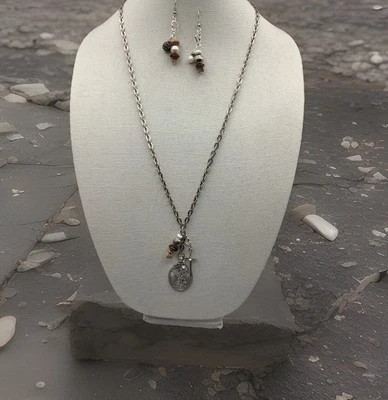 Conjunto de colar pingente “Power Luck” tom prata - Imagem 1 de 4