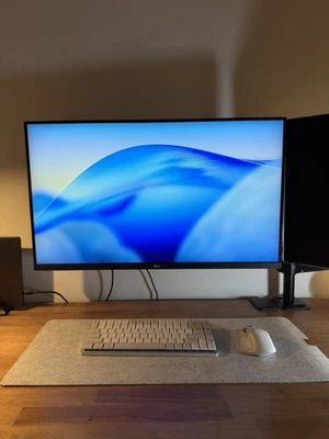 LG 32UN880-B 32" Ultrafine Display Ergo 4K HDR10 IPS LED Monitor Black No Mount! - Image 1 of 2