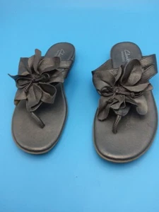 CLARKS Bendables Metallic Gold Leather Sandals Flower Petals Women 7M Preowned - Picture 1 of 7