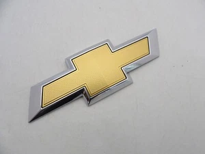 2015 2016 2017 2018 2019 2020 CHEVROLET TAHOE SUBURBAN REAR EMBLEM LOGO OEM - Foto 1 di 10