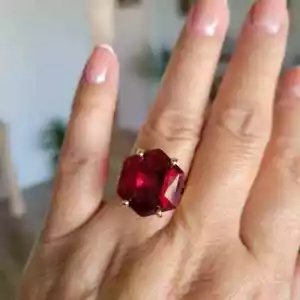 Anillo hexagonal rojo granate 5 quilates plata de ley 925 chapado en oro de 14K para mujer - Imagen 1 de 7
