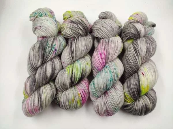 handgefärbtes 100% Merino Lux 100 g -  WILDES GRAU  508 - Bild 1 von 1