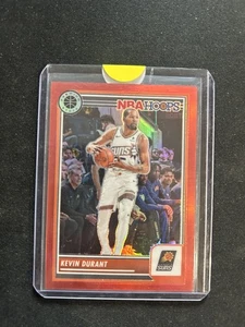 2023-24 Panini Nba Hoops Premium Stock - Kevin Durant #209 Red Prizm /275 - Foto 1 di 2