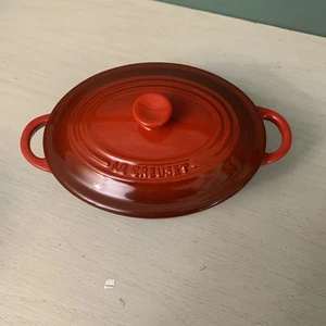 EUC Le Creuset Mini Oval Cocotte Steinzeug/Deckel Klassisch Orange/Rot Flamme - Bild 1 von 7